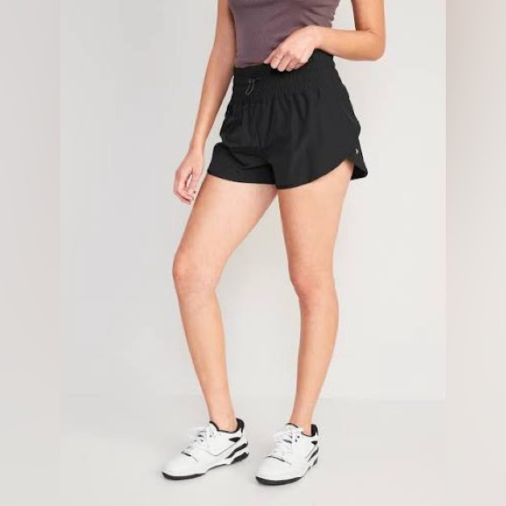 Old Navy high-waisted dolphin hem 2.5 inch running short